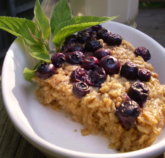 VEgan Baked Pumpkin Spice Oatmeal (it’s like bread pudding for