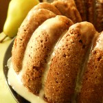 Spicy Vegan Gingerbread-Cola Bundt Cake with Cinnamon-Sour Cream Glaze